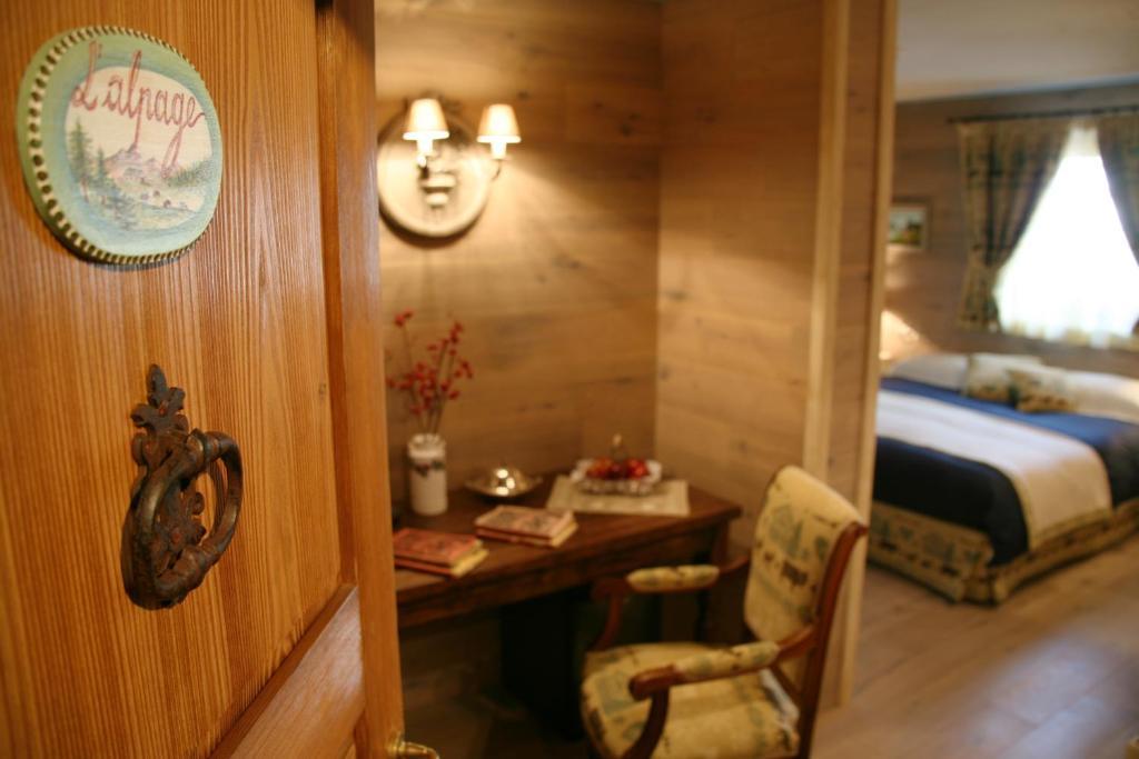 Hotel Letterario Locanda Collomb La Thuile Cameră foto